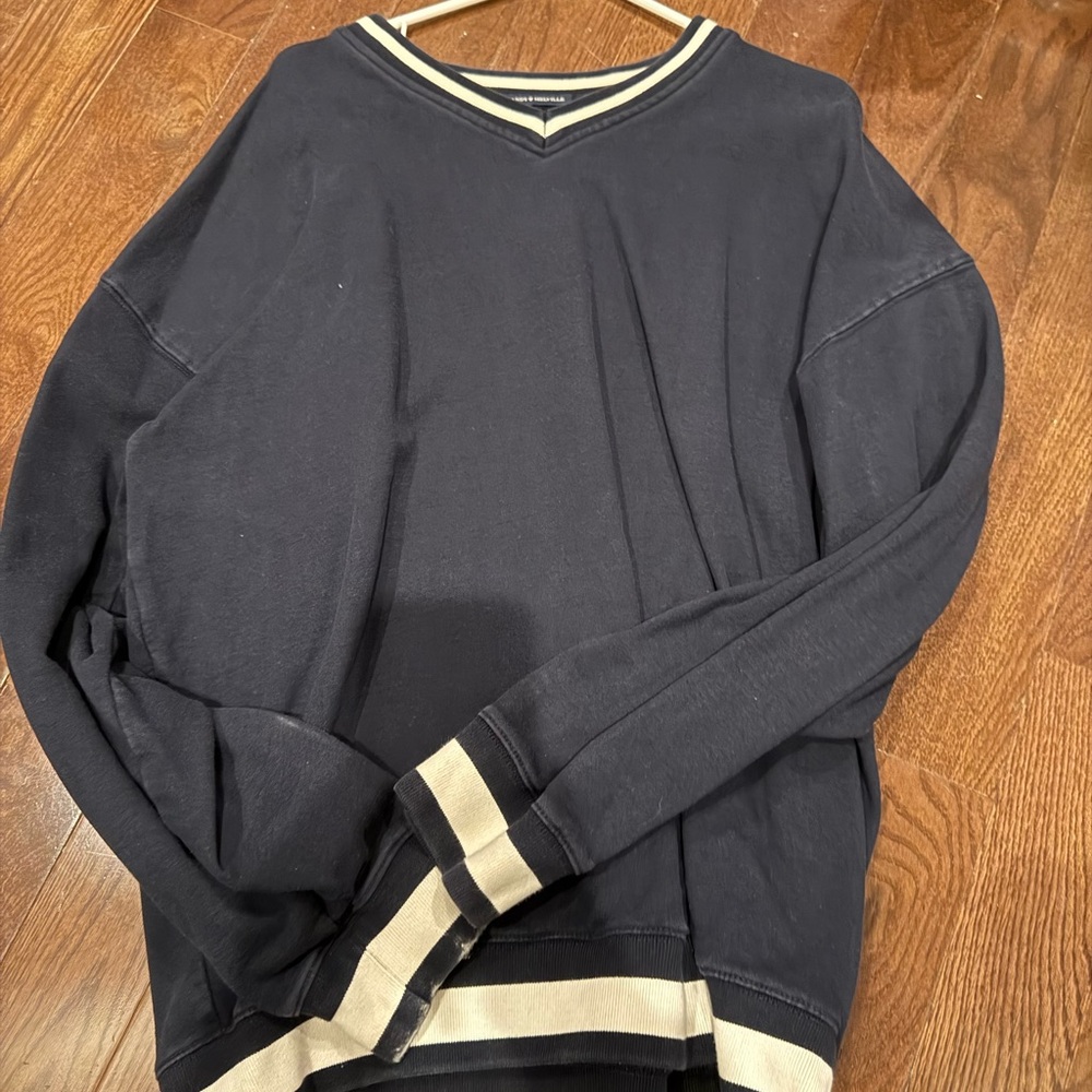 Brandy Melville v neck navy crewneck